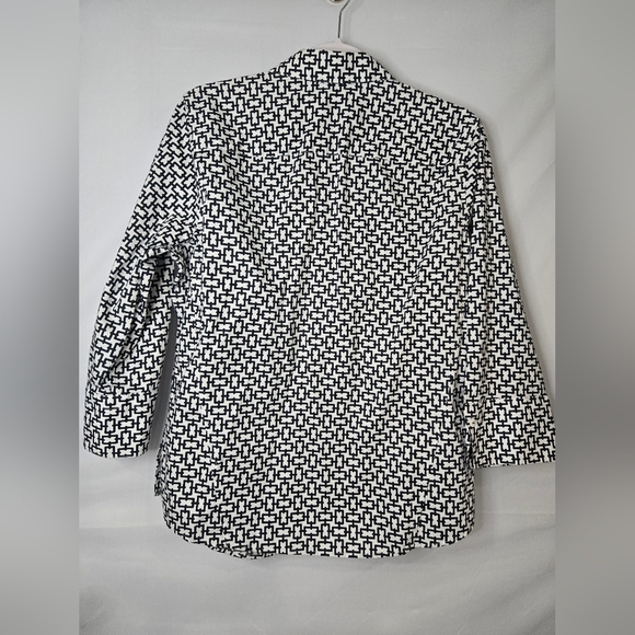 Foxcroft Women's Easy Care Black and White Patterned Button Up Shirt Medium - Picture 5 of 5